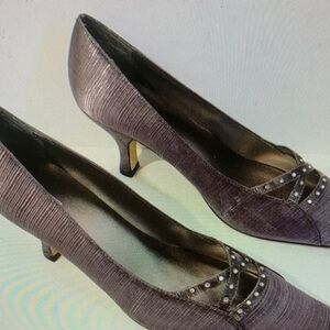 Valenti Franco Women's Grey Leather Silver Embellished Kitten Heel Pump Sz 8M